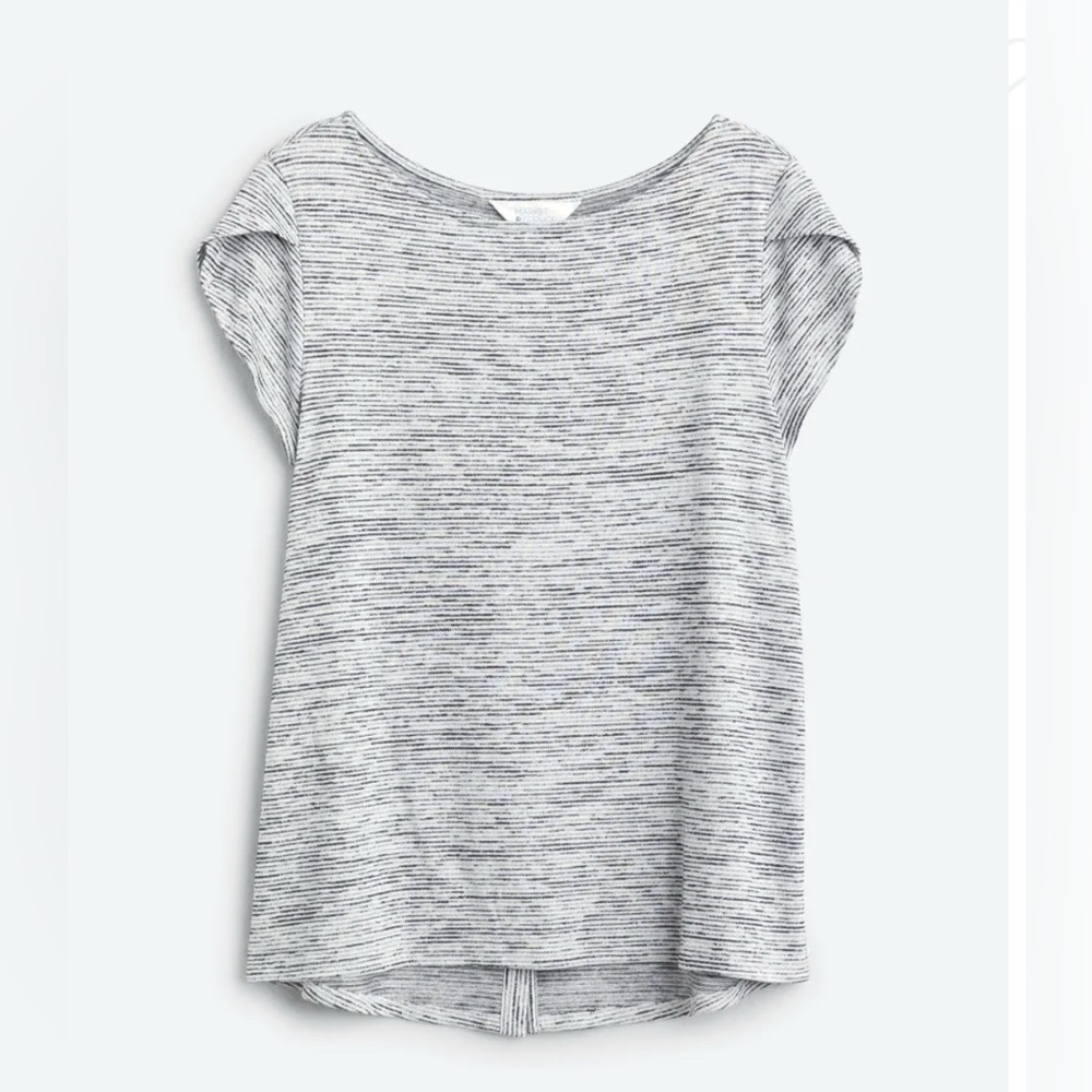 Market and Spruce Bravyan Gray Button Back Detail Tee